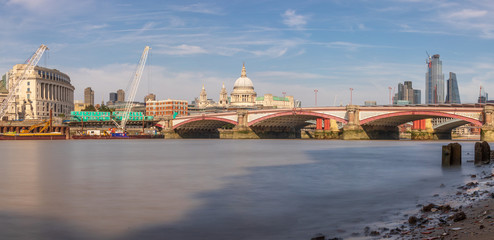 Obraz premium London, UK - View of the River Thames, Blackfriars Bridge, Saint Paul's Cathedral and London Skyscrapers