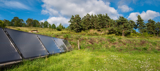 panneaux solaires dans la campagne