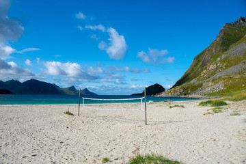 Fototapeta premium Volleyball spielen am Strand in Norwegen