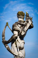 La statua che raffigura un arciere allo  Stadio dei Marmi a Roma
