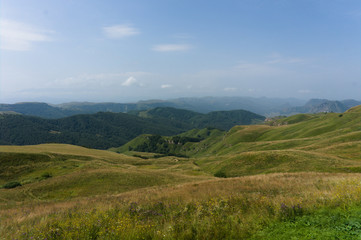 Naklejka premium Gumbashi pass view in the russian caucasus, green meadow landscape at an altitude of above 2000 m