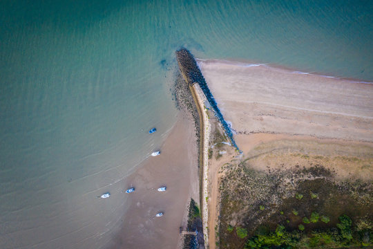 Vue aérienne de l'aiguillon sur mer, en Vendée, France