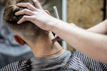 Obraz na płótnie Canvas Barber shaving with Razor 