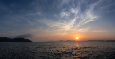 panorama pôr-do-sol na praia