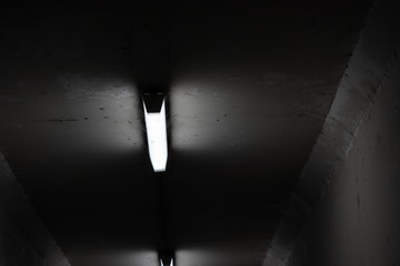 蛍光灯の灯り