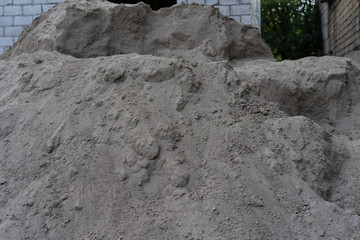 Cement mount for building construction