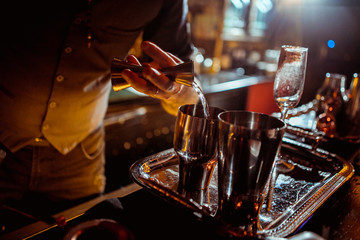 process of preparing a cocktail bartender