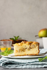 No crust healthy cheesecake with pear, mint and honey.
