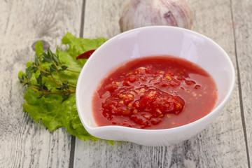 Spicy tomato and garlic sauce
