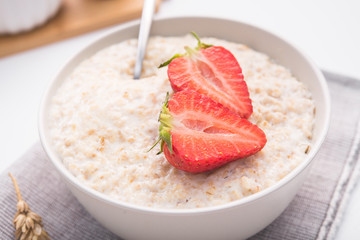Oatmeal strawberries