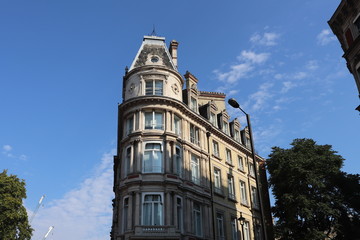 Fototapeta na wymiar Immeuble anglais typique à Londres - Royaume Uni