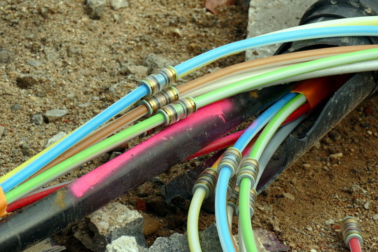 Digitalisierung mit dem Einbau von Glasfaserkabeln