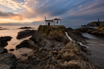 Fototapeta na wymiar Little church at galician seashore