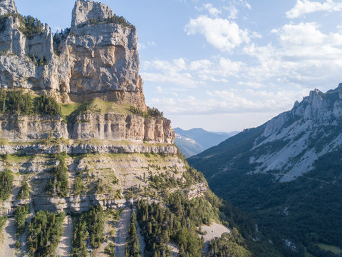 Rocher combau montagne vercors is&egrave;re tourisme randonn&eacute;e