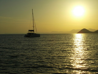Fototapeta premium sailboat at sunset