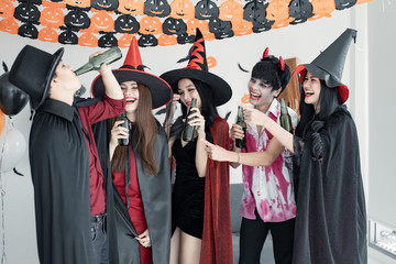 Obraz premium Gang of young Asian with celebrate Halloween party for dance and drink and drunk in the room.
