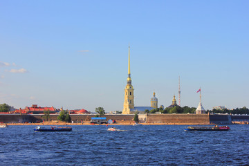 Obraz premium Peter and Paul fortress with Saints Peter and Paul cathedral spire view from Neva river in Saint Petersburg, Russia 