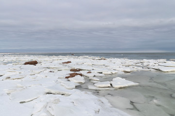Hudson bay freezing in