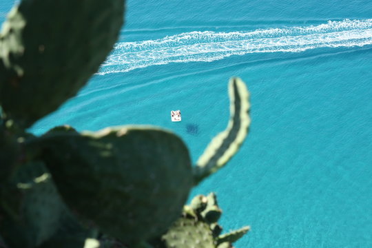 Mit dem Tretboot in Kalabrien auf glasklarem Wasser in einer Traumhafen Bucht mit Sandstrand 5