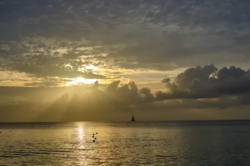 Crédence de cuisine en verre imprimé Plage de Seven Mile, Grand Cayman A sunset cruise on calm waters in a large catamaran sailboat off the coast of the Cayman Islands