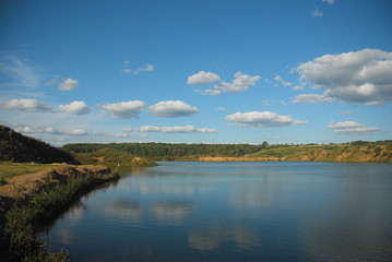 Искусственное озеро в карьере