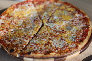 tasty hot  pizza margarita 8 pieces