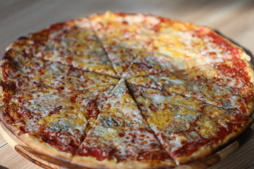 tasty hot  pizza margarita 8 pieces