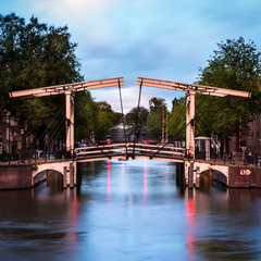 Walter Suskindbrug - historic bascule bridge spanning Nieuwe Herengracht canal at dusk in...