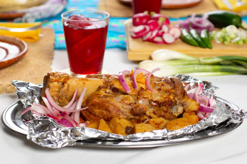 chamorro de cerdo adobado preparado al vapor