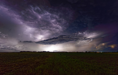 Obraz na płótnie Canvas thunderstorm in the field