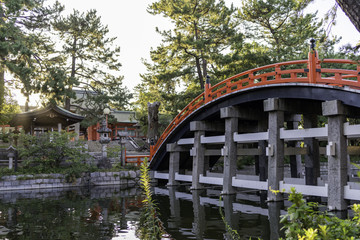 Fototapeta na wymiar 神社のそり橋