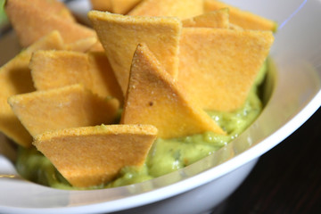 Nachos en salsa guacamole