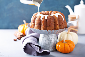 Pumpkin bundt cake with cream cheese filling