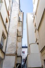 Fototapeta na wymiar The architecture of the old Parisian courtyards