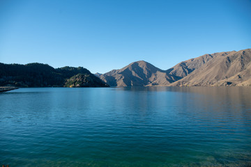 Obraz premium Beautiful serene glacial lake with a backdrop of the majestic southern alps of New Zealand