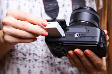 Photographer inserts battery