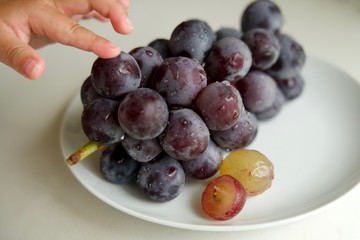 ぶどう子供に狙われれいる