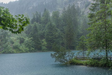 Wunderschöne Erkundungstour durch die Berge der Schweiz. - Blausee/Schweiz