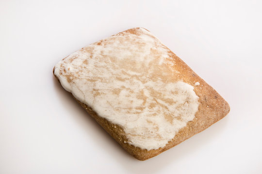 Mustacciolo sardo sfondo bianco