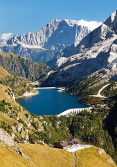 Fototapeta na wymiar lago di Fedaia and mount Civetta