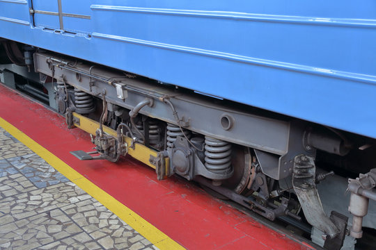 Part of a heavy brake system with shock absorbers for a passenger train