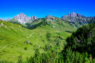 Fototapeta na wymiar Beautiful Mountain scenery at Reutte in Alps, Tyrol, Austria.