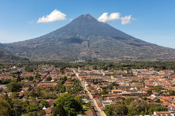 Fototapeta na wymiar View on Antigua Guatemala and Volcano Agua, View from Cerro de la Cruz