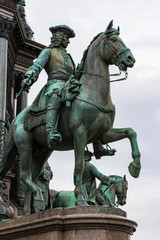 Obraz premium Monument to Maria Theresa in Vienna on the square near the Museum of Natural History.