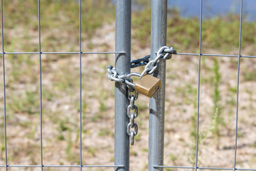 Vorhängeschloss mit Kette