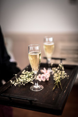 Copas de champán para brindis con novios