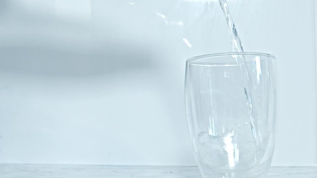 水