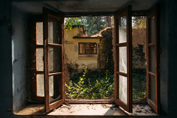 Obraz na płótnie Canvas window in an old house