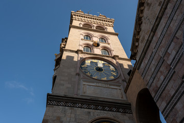 Fototapeta na wymiar cathedral of Messina with the facade and the bell tower on the large square