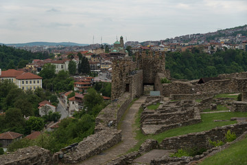 Fototapeta na wymiar Gate tower and ruins of Tsarevets fortress with a view of the old town of Veliko Tarnovo in the background, Bulgaria